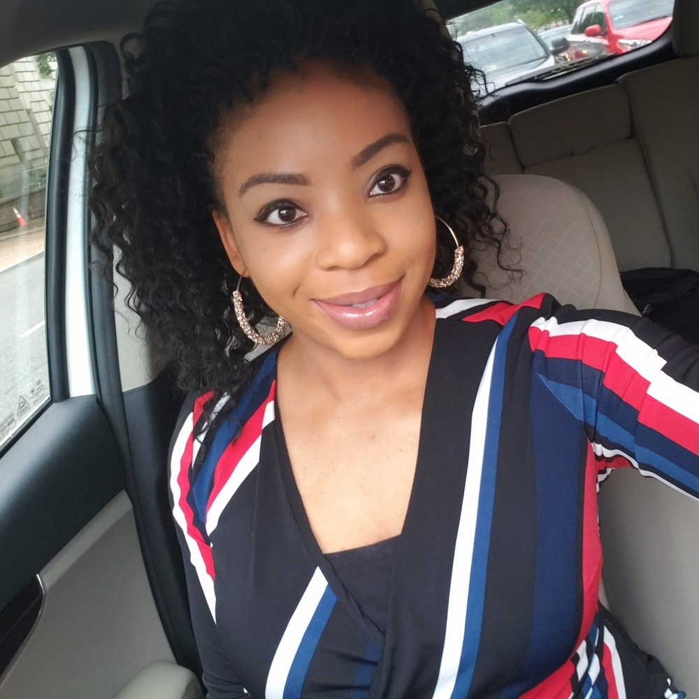 Meet your Posher, Mona